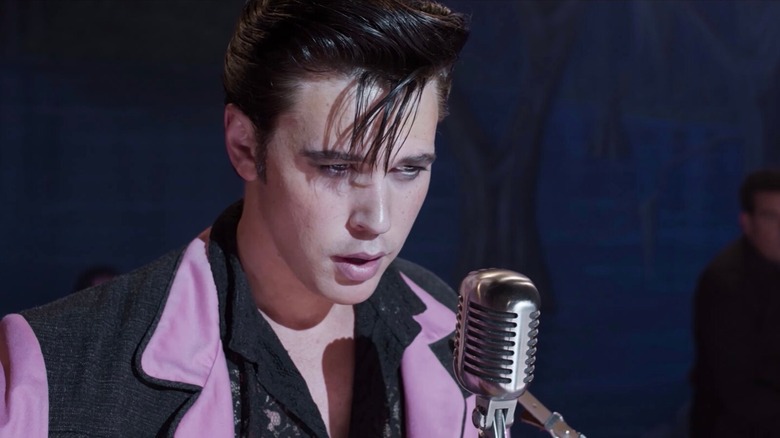 Austin Butler in Elvis