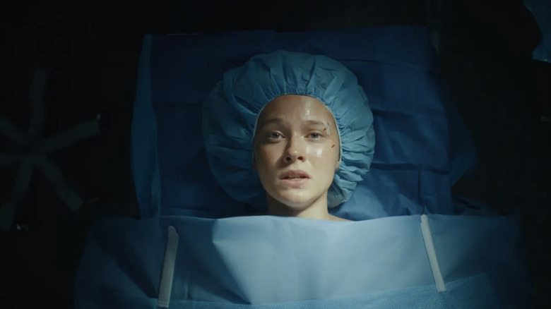 బీఫ్ సీజన్ 2 - హాస్పిటల్ బెడ్‌పై ఉన్న యాష్లే శస్త్రచికిత్సకు సిద్ధమవుతున్నారు