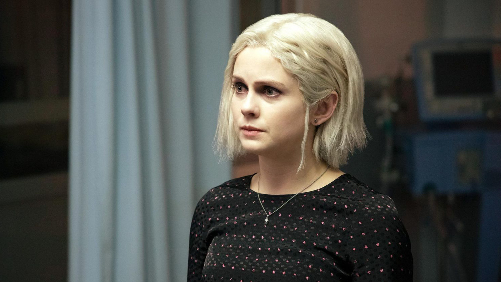 Before Ghosts, Rose McIver Starred In A Hit DC Comics Adaptation