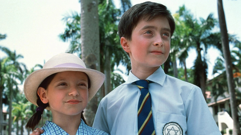Daniel Radcliffe in his first role in the role of Mark Bendel, alongside Lula Bourmann in the role of Sarah Bendel, in Khayat Panama