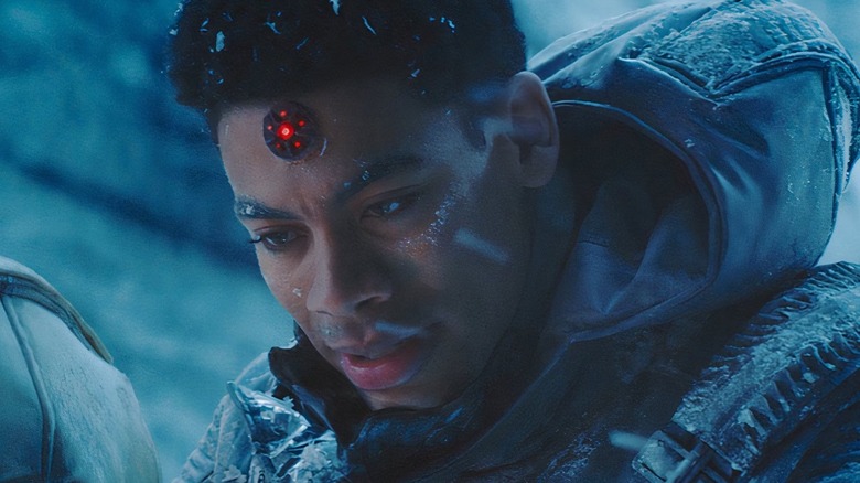 Aaron Pierre as Dev-Em in the snow in Krypton