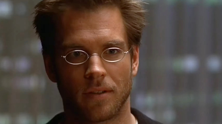 Logan wearing glasses in Dark Angel