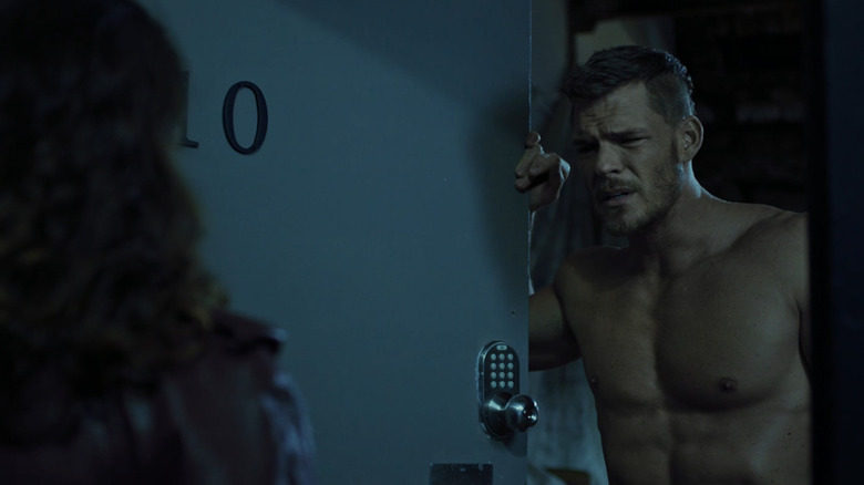 Shayne de Alan Ritchson fica no topo da entidade superior