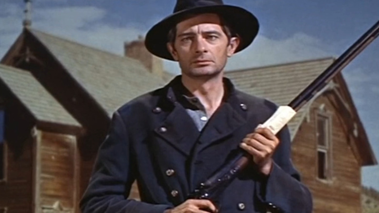 సాడిల్ ది విండ్‌లో రైఫిల్ పట్టుకున్న క్లే ఎల్లిసన్