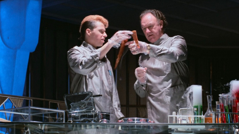 Lenny (Jon Cryer) and Lex Luthor (Gene Hackman) conducting an experiment in Superman IV: The Quest for Peace