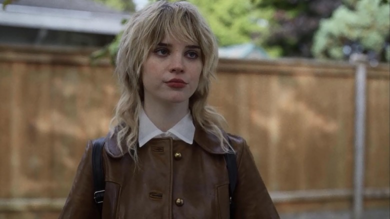 Sophie Thatcher as Becky Monroe standing outside in When The Streetlights Go On