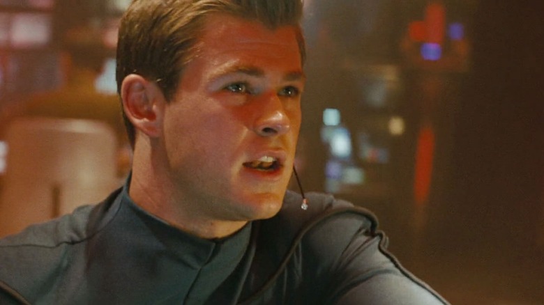 Chris Hemsworth talking in Star Trek (2009)