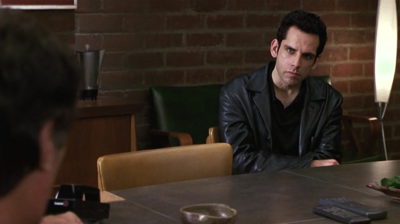 పర్మినెంట్ మిడ్‌నైట్‌లోని ఎగ్జిక్యూటివ్ టేబుల్ వద్ద జెర్రీ స్టాల్