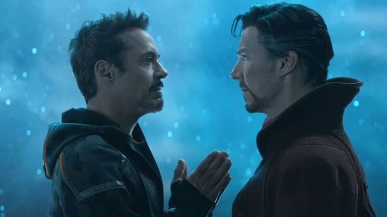 O Homem de Ferro fala com Doctor Strange em Vingadores: Guerra Infinita