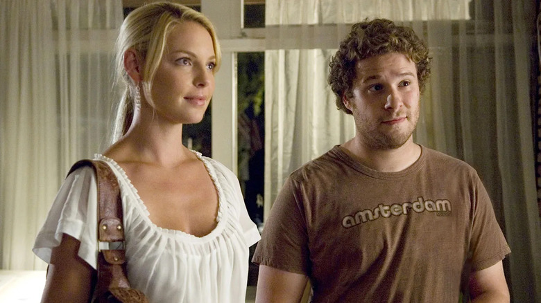 Katherine Heigl as Alison Scott stands next to Seth Rogen as Ben Stone in Knocked Up