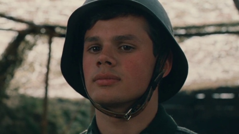 Marco Hofschneider as Solomon Perel looking upward in Europa, Europa