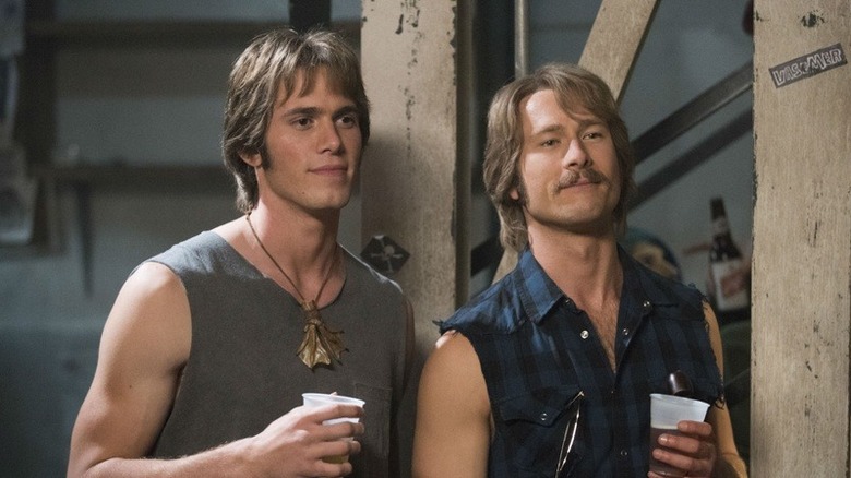 Jake Bradford (Blake Jenner) and Finnegan (Glen Powell) wear cutoff shirts while holding beer in Everybody Wants Some!!