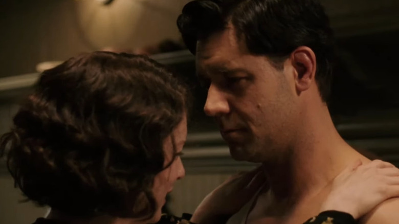 Russell Crowe and Renee Zellweger in Cinderella Man