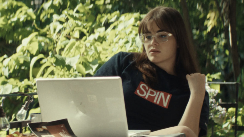 Grace (Barbie Ferreira) works on her next music article in Mile End Kicks