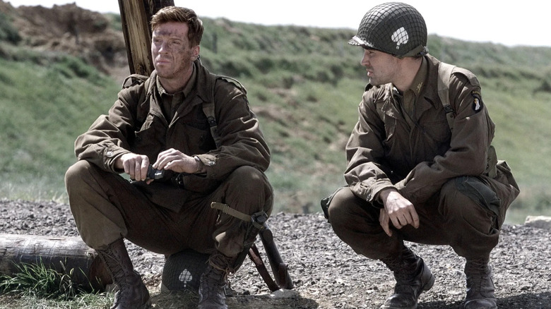 Damian Lewis as Dick Winters and Ron Livingston as Lewis Nixon, crouching next to each other in Band of Brothers.