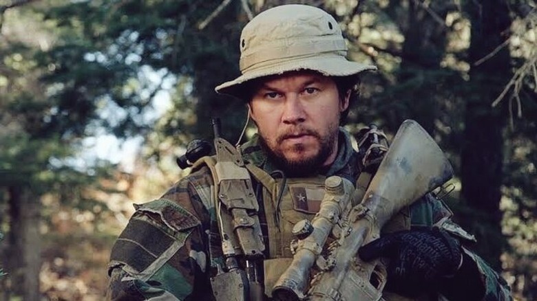 Mark Wahlberg, rifle, hat