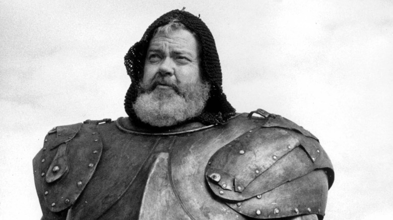 Falstaff (Orson Welles) in armor in Chimes at Midnight