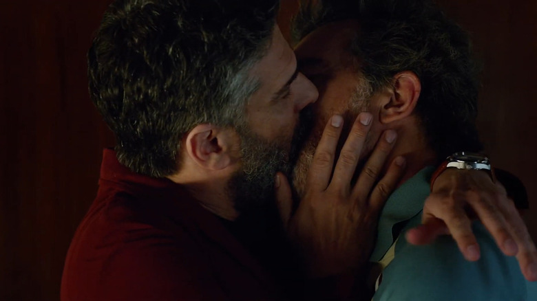 Federico kisses Salvador in Pain and Glory