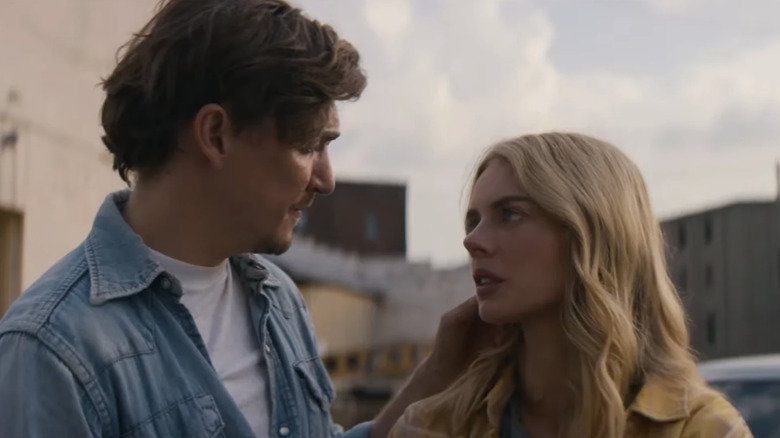 Caroline and Oliver get lost in each other's eyes in Carolina Caroline