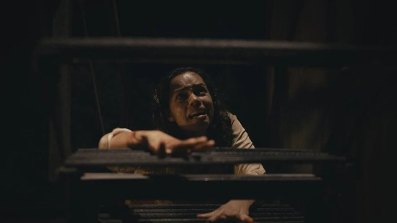 Tess Marshall (Georgina Campbell) desperately crawls up stairs in Barbarian (2022)