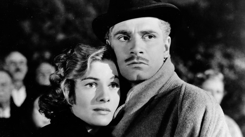 Maxim de Winter (Laurence Olivier) holds his wife (Joan Fontaine) tightly in Rebecca (1940)