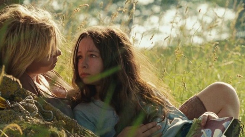 Rose (Radha Mitchell) in a field with her daughter in Silent Hill