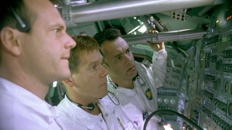 Fred Haise (Bill Paxton), Jack Swigert (Kevin Bacon), and Jim Lovell (Tom Hanks) stare at an instrument panel in Apollo 13