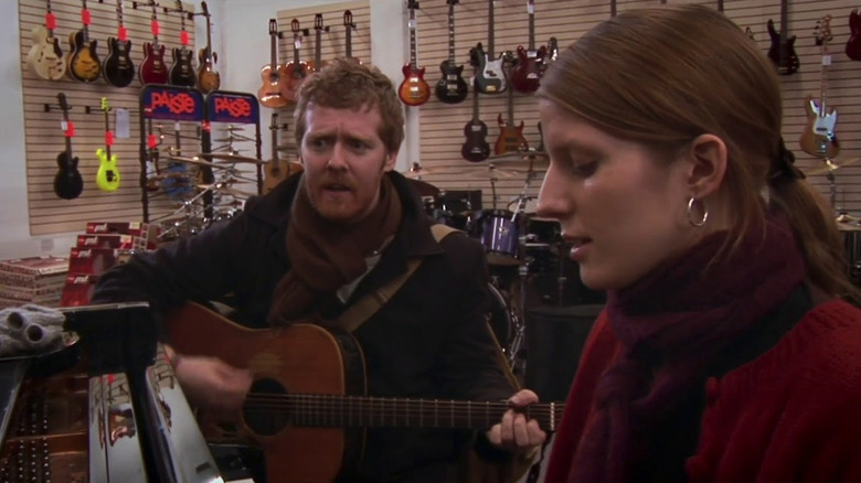 Glen Hansard and Markéta Irglová as Guy and Girl playing a song in Once