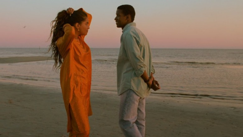 Sarita Choudhury as Mina and Denzel Washington as Demetrius Williams on the beach in Mississippi Masala