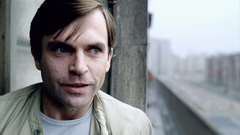 Sam Neill as Mark staring intensely in Possession (1981)