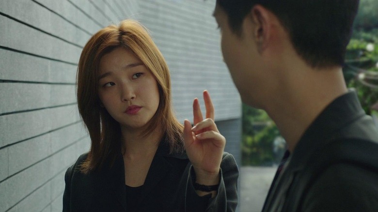 Kim Ki-jung (Park So-dam) signing to Kim Ki-woo (Choi Woo-shik) in Parasite