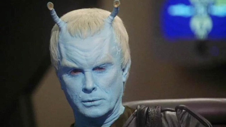 Shran (Jeffrey Combs) sits stoically in Star Trek: Enterprise