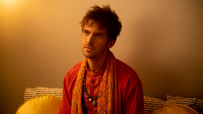 Dan Stevens as David Haller, looking upward in Legion.