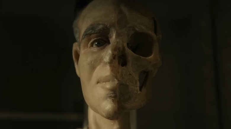 A mold of a face and a skeleton in The Mortician.