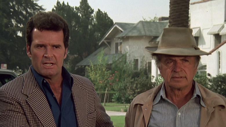 Jim Rockford (James Garner) and Rocky Rockford (Noah Beery Jr.) intimidate someone in The Rockford Files