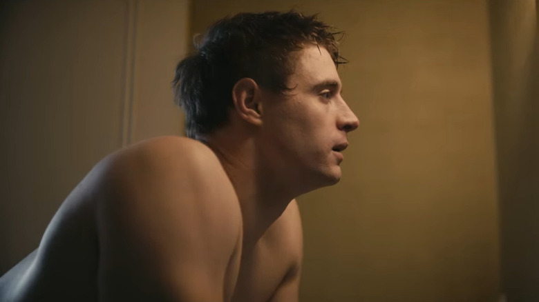 Joe Turner (Max Irons) looking shirtless in a mirror on Condor