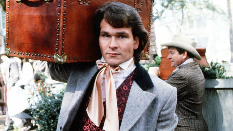 Orry Main (Patrick Swayze) holding a trunk in North and South