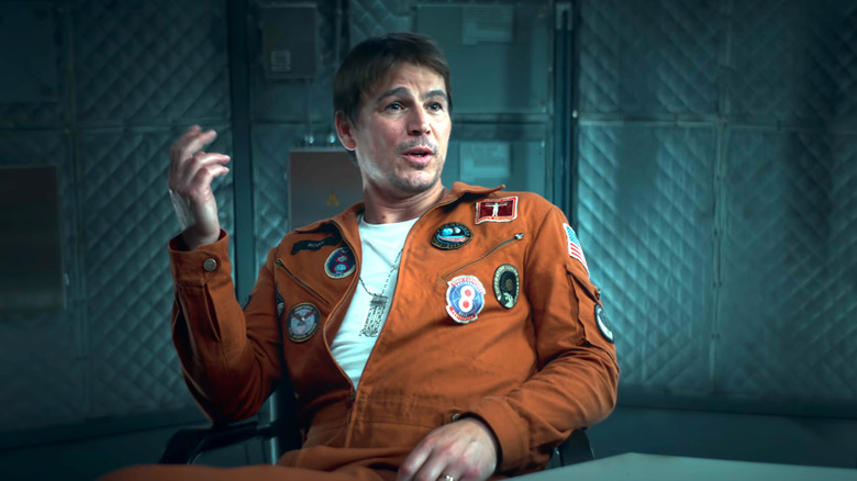 Black Mirror, Josh Hartnett's David sitting down and looking at Cliff in the spaceship (picture brightened)