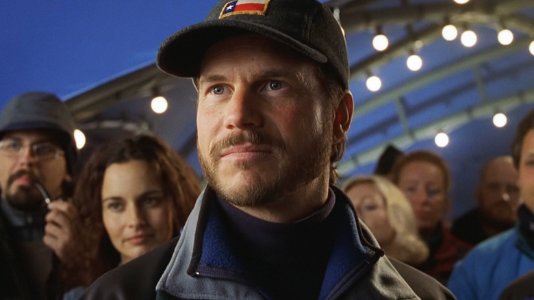 Bill Paxton's Elliot Vaughn smiles as he looks off into the distance in Vertical Limit