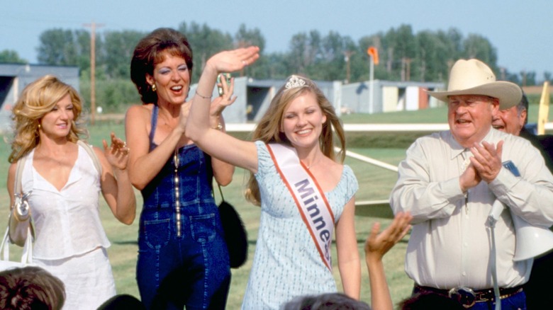 Ellen Barkin, Allison Janney, and Kirsten Dunst in Drop Dead Gorgeous