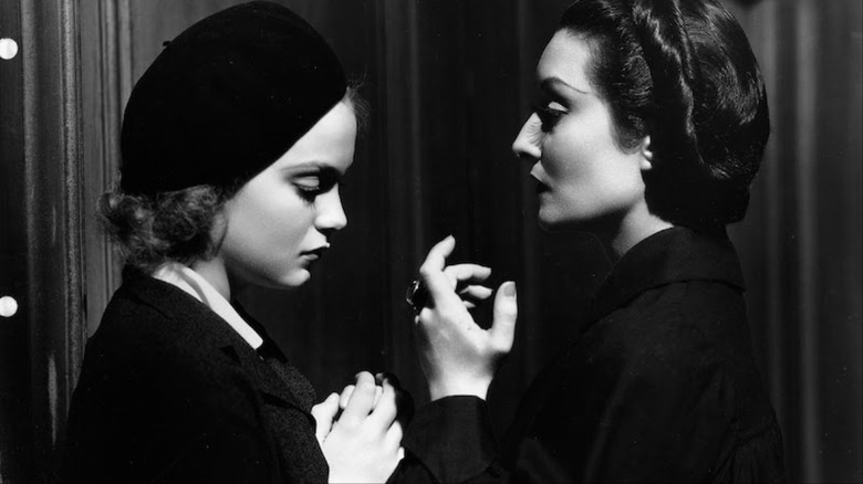 Nan Grey and Gloria Holden in Dracula's Daughter