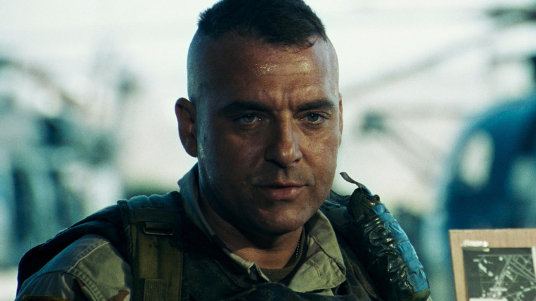 Tom Sizemore as McKnight in Black Hawk Down