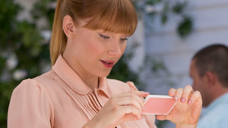 Bryce Dallas Howard in Black Mirror Nosedive