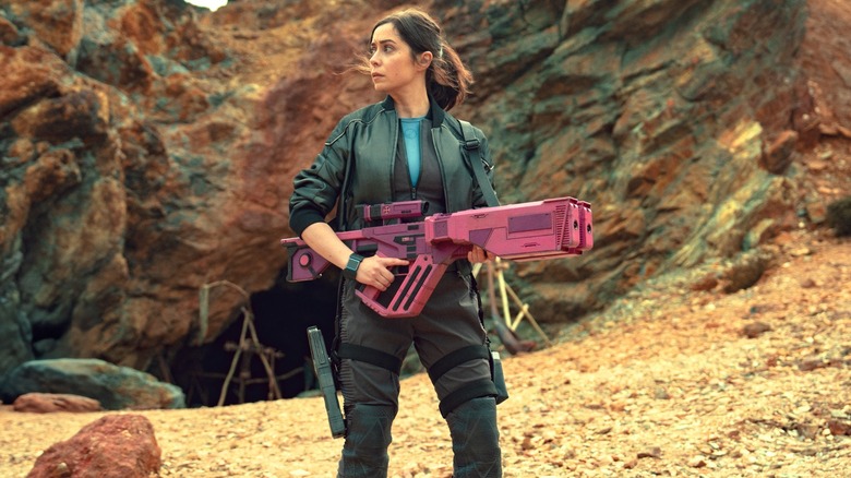 Cristin Milioti's Nanette (the digital version) carries a big pink weapon on a desert planet in Black Mirror