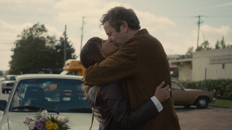 Mike and Amanda kissing in a parking lot on Black Mirror