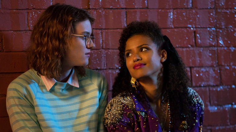 Black Mirror, Yorkie and Kelly talking in a quiet alley at night