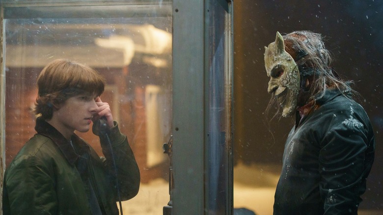 Ethan Hawke as The Grabber facing down with Mason Thames as Finn in the phone booth in Black Phone 2