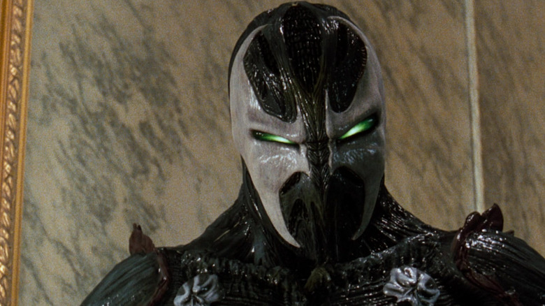 Michael Jai White as Spawn wearing his mask in Spawn (1997)