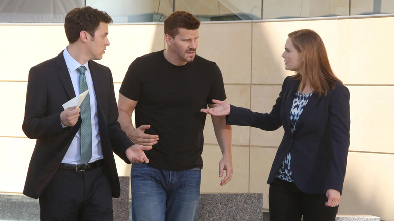 Bones, John Francis Daley, David Boreanaz, Emily Deschanel