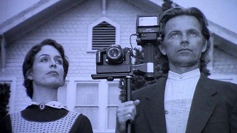 Thomas and Alyson Veil reenacting American Gothic on Nowhere Man